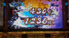 傿
